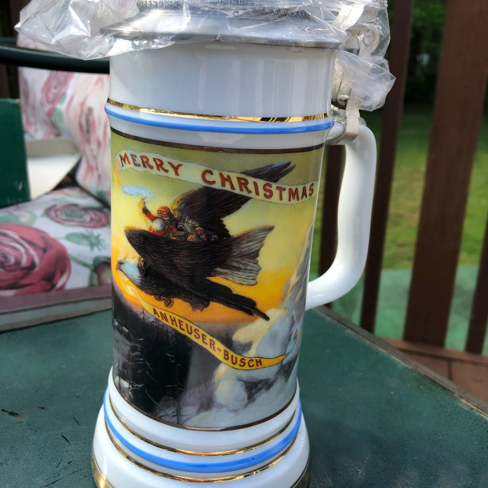 Bundle  casserole holder,Mohegan Sun lunch bag,vintage necklace, Budweiserstein